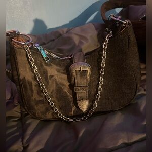 Hello selling a purse u got off SHEIN no names on it